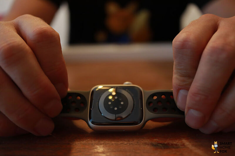 You can see the sensors of the Apple Watch 8.